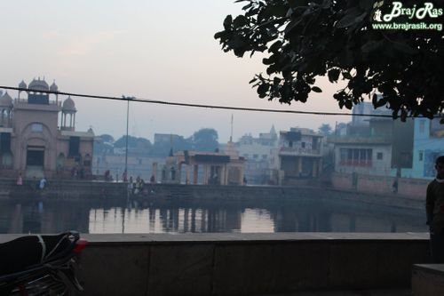 श्री राधा कुंड एवं श्री श्याम कुंड - धरती पर सबसे पवित्र स्थान।