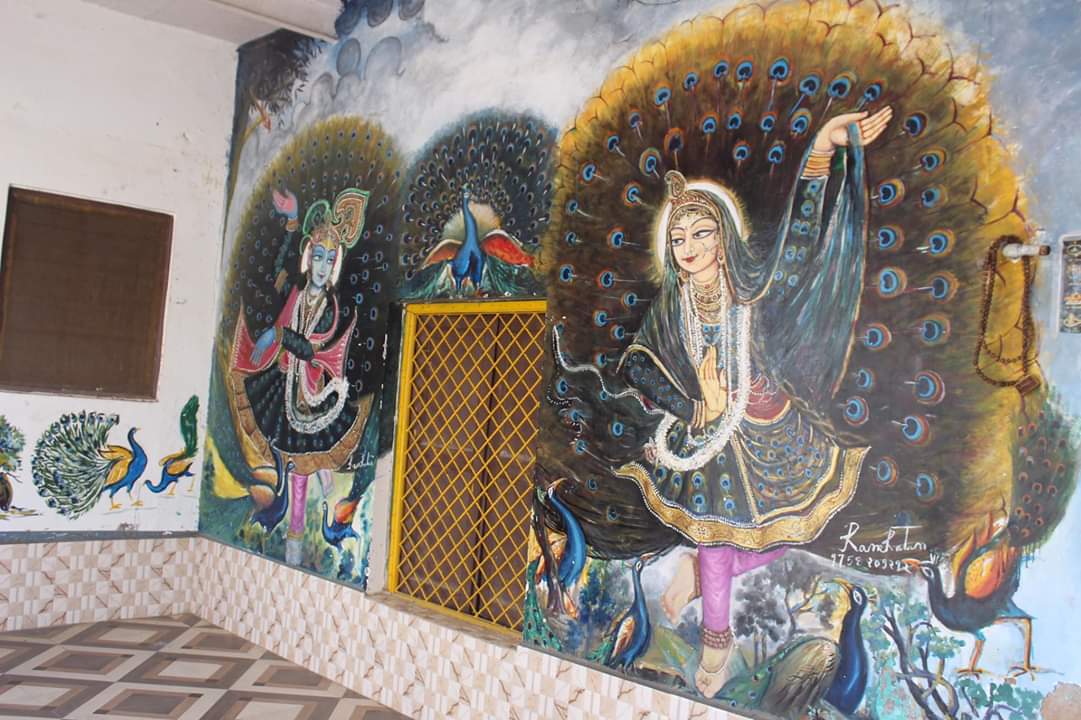 मोरकुटी मंदिर बरसाना में मोर की तरह नाचते श्री कृष्ण और राधारानी