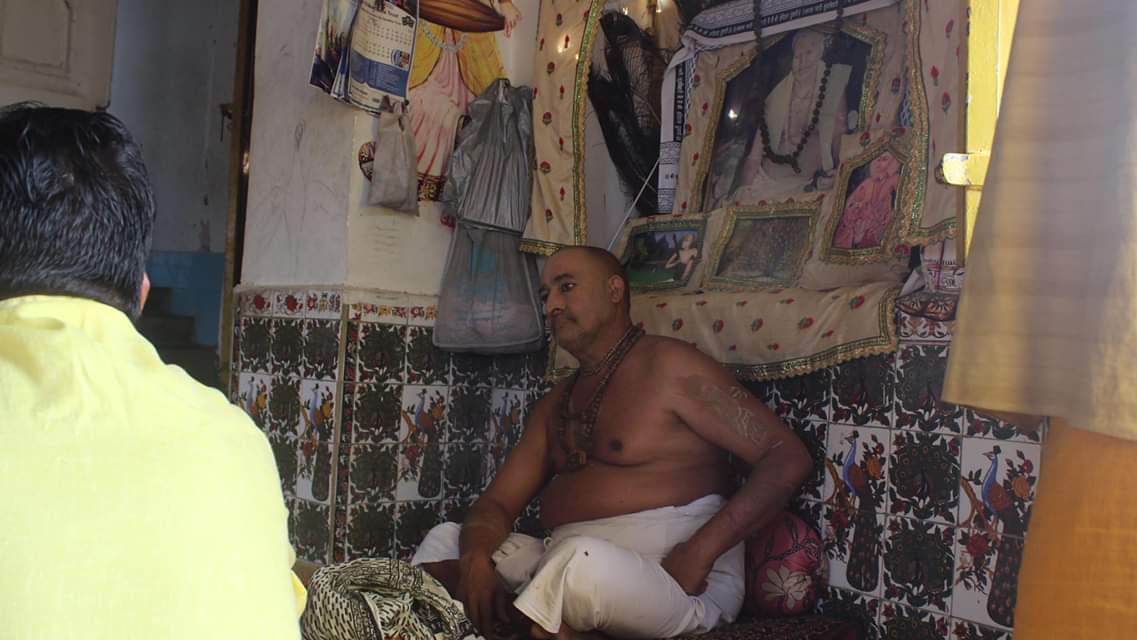 मोरकुटी का रखरखाव बरसाना में स्वामी श्री हरिदासी संप्रदाय के भक्तों द्वारा किया जाता है।