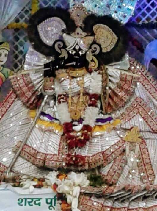 बांके बिहारी मंदिर, वृंदावन में श्री बांके बिहारीजी महाराज शरद पूर्णिमा के अवसर पर।