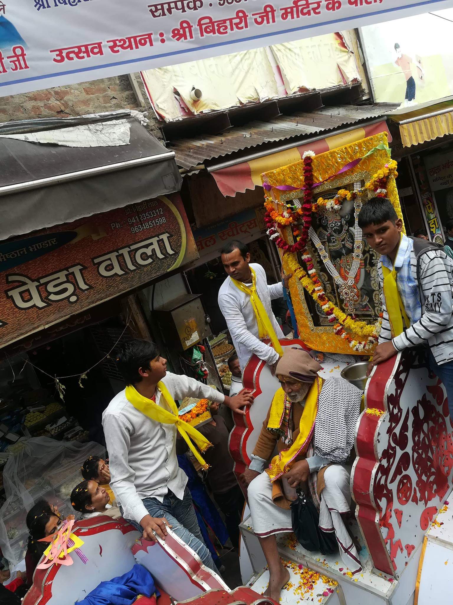 श्री बांके बिहारी मंदिर में रथ यात्रा।
