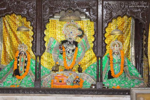 Shri Gopinath with Shri Radha and Jahnva Ji.