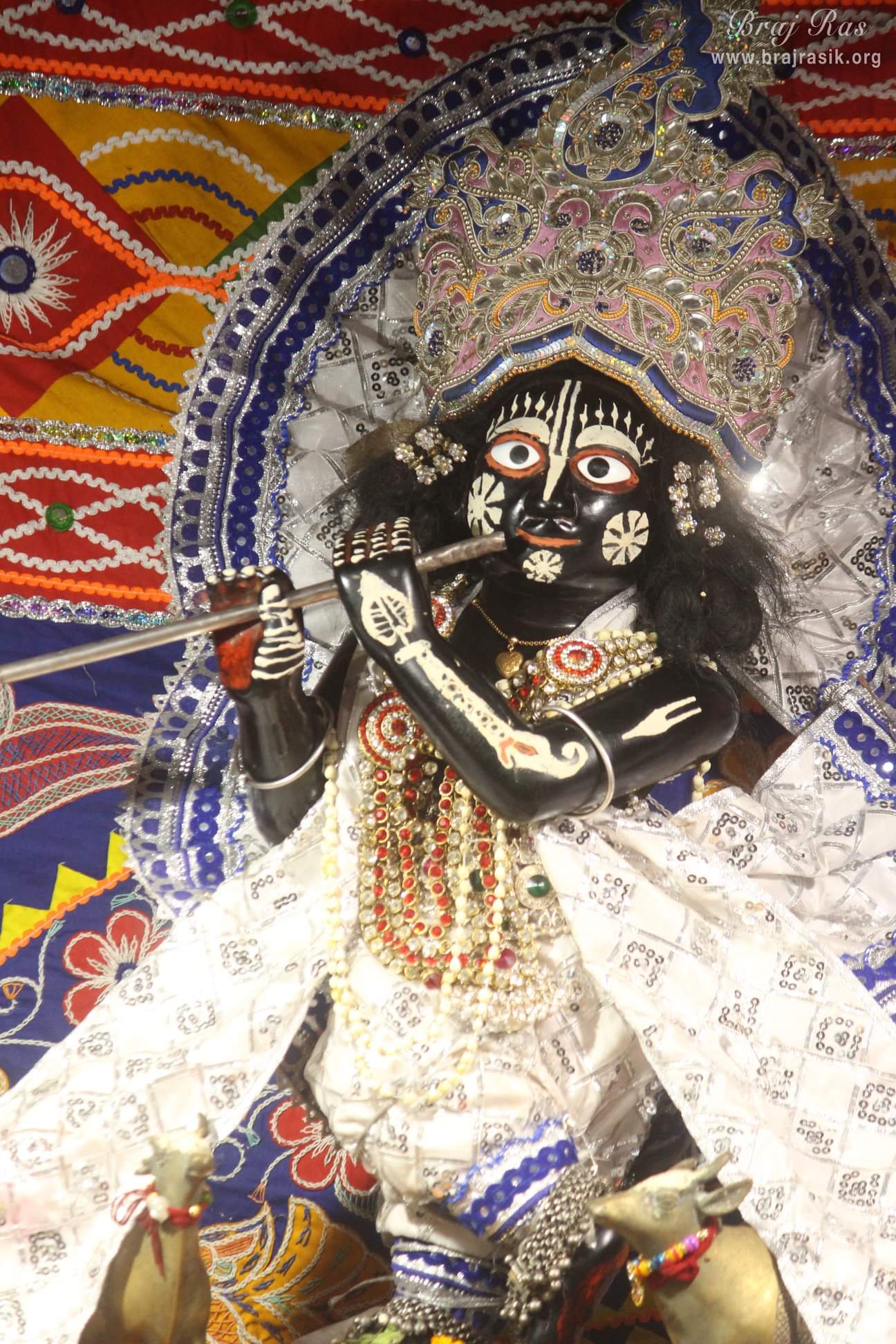 श्री राधा गोपीनाथ मंदिर।