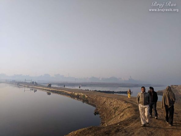 The shortest way to go to Belvana from Vrindavan, One can go from an unconstructed road or bridge of Shri Yamuna, which connects outside of Banshivata, Dhira Samira etc and it goes to Mansarovar, Belvana etc.