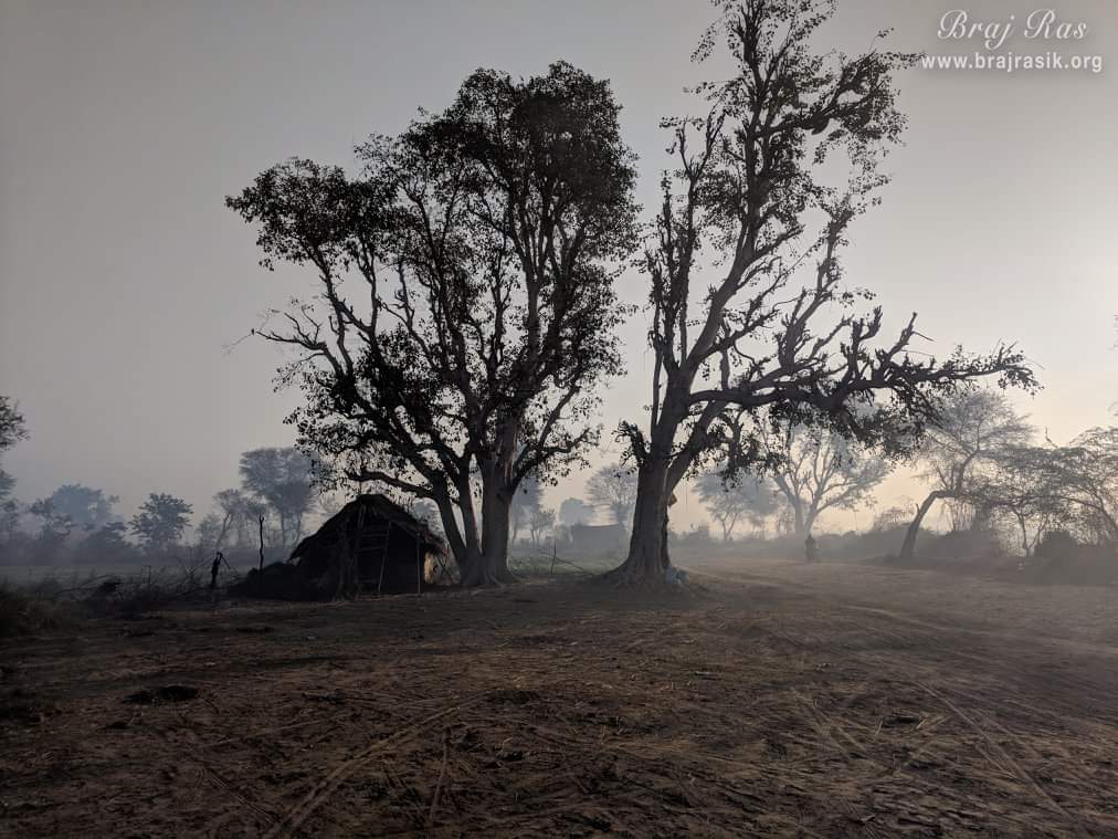 बेलवन और वृंदावन के रास्ते में भजन कुटीर।