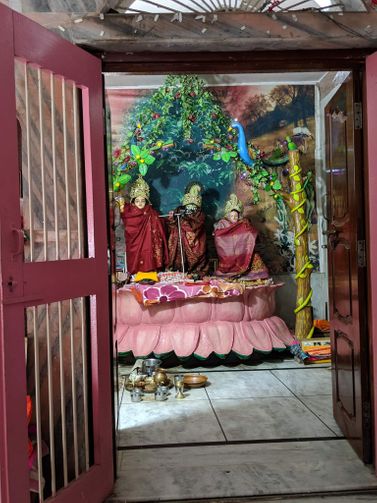 Shri Radha Krishn deities called Pavan Bihari at Pavan Sarovar or Pavanasarovara, Nandgaun. Shri Pavan-Bihari ji. It is believed to have been built at a place where Sri Radharani along with her sakhis (friends) would enjoy the water sports on the bank of the lake. Here on the bank of this lake Vrishabhanu, the father of Sri Radharani built a magnificent palace for her daughter.
