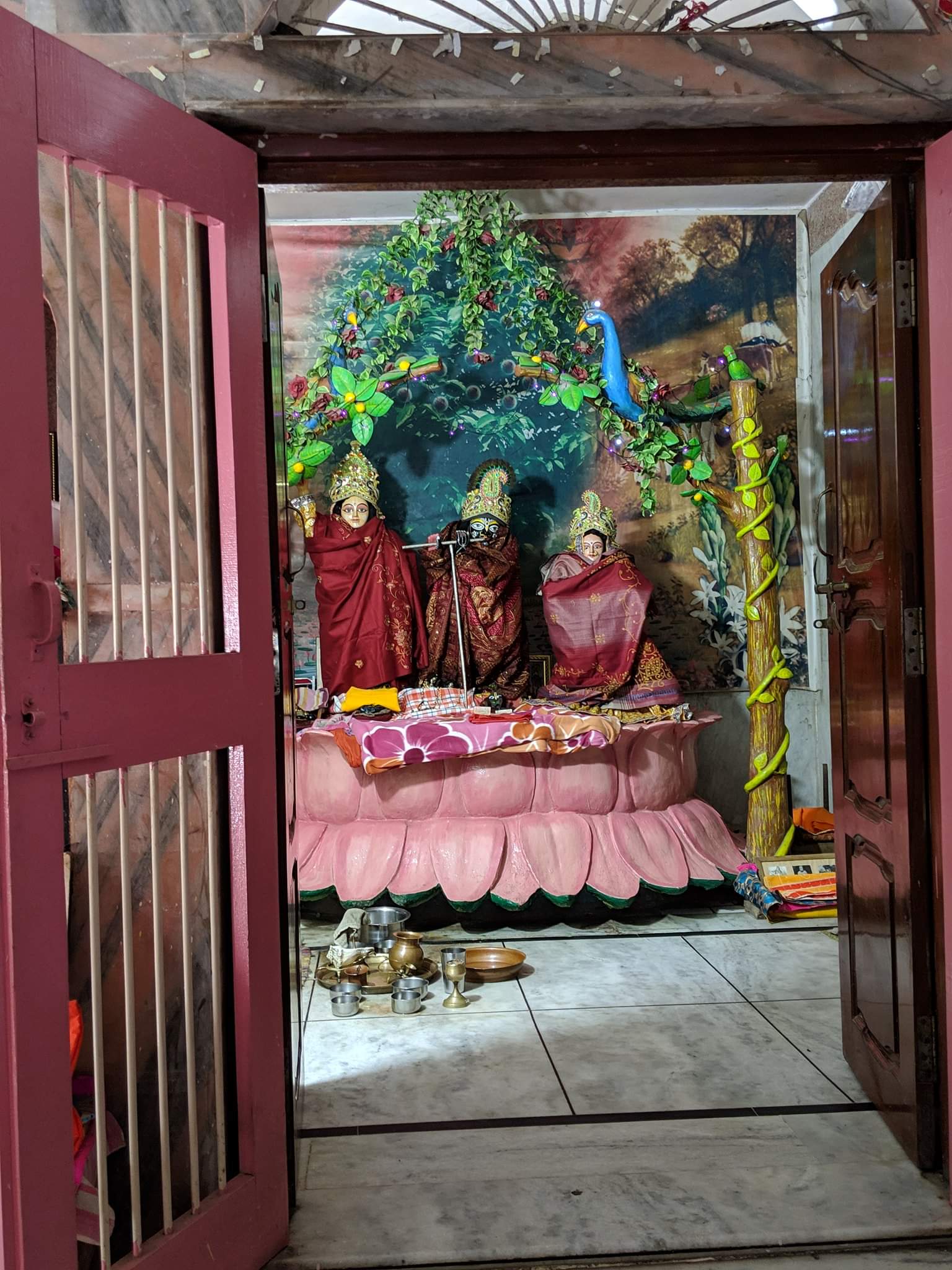 Shri Radha Krishn deities called Pavan Bihari at Pavan Sarovar or Pavanasarovara, Nandgaun. Shri Pavan-Bihari ji. It is believed to have been built at a place where Sri Radharani along with her sakhis (friends) would enjoy the water sports on the bank of the lake. Here on the bank of this lake Vrishabhanu, the father of Sri Radharani built a magnificent palace for her daughter.