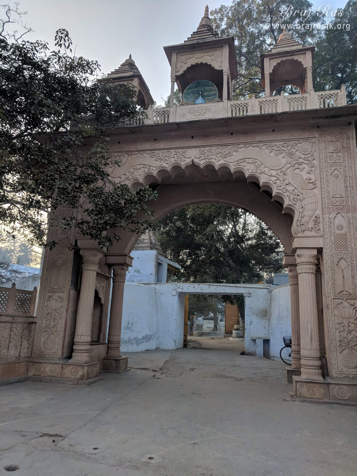 श्री टटिया स्थान, वृंदावन का द्वार।