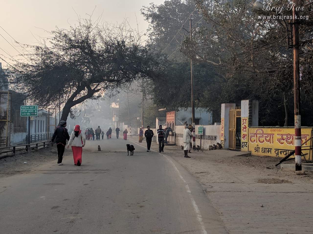 Parikrama Road near of Shri Tatiya Sthan, Vrindavan at Gyan Gudhari.
