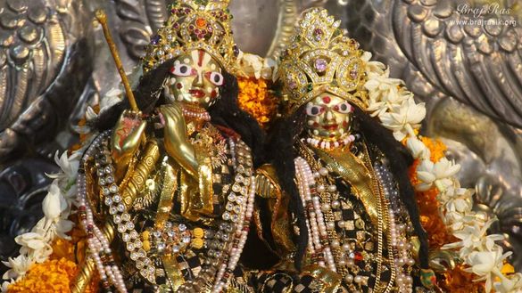 Shri Radha Krishn deities at Shri Lalit Nikunj or Shahji temple or Tedekhambe Wala. 