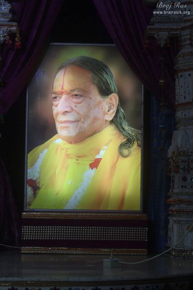 Portrait of Jagadguru Shri Kripaluji Maharaj at Shyama Shyam Dham, Vrindavan.
