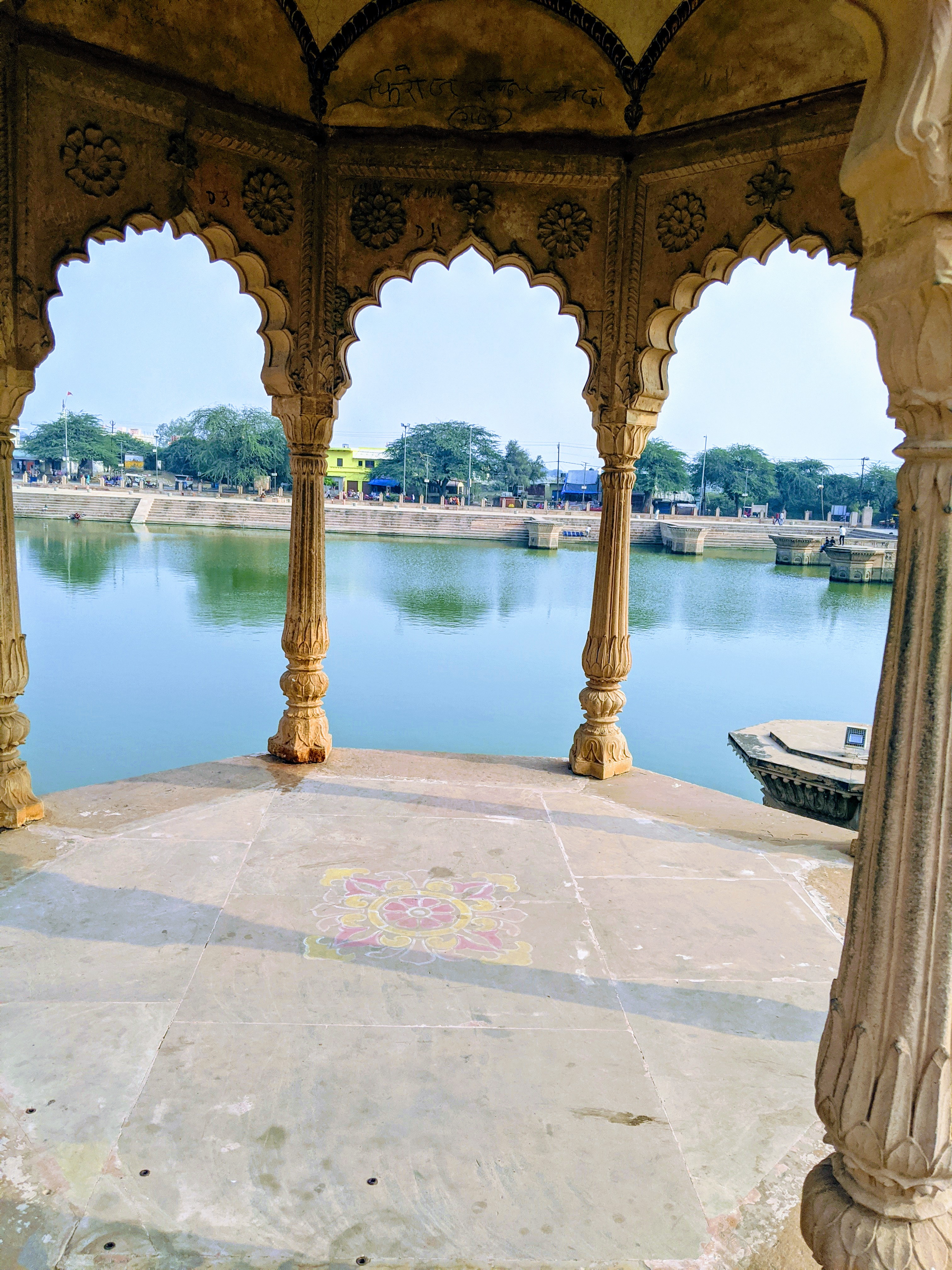 कुसुम सरोवर, गोवर्धन।