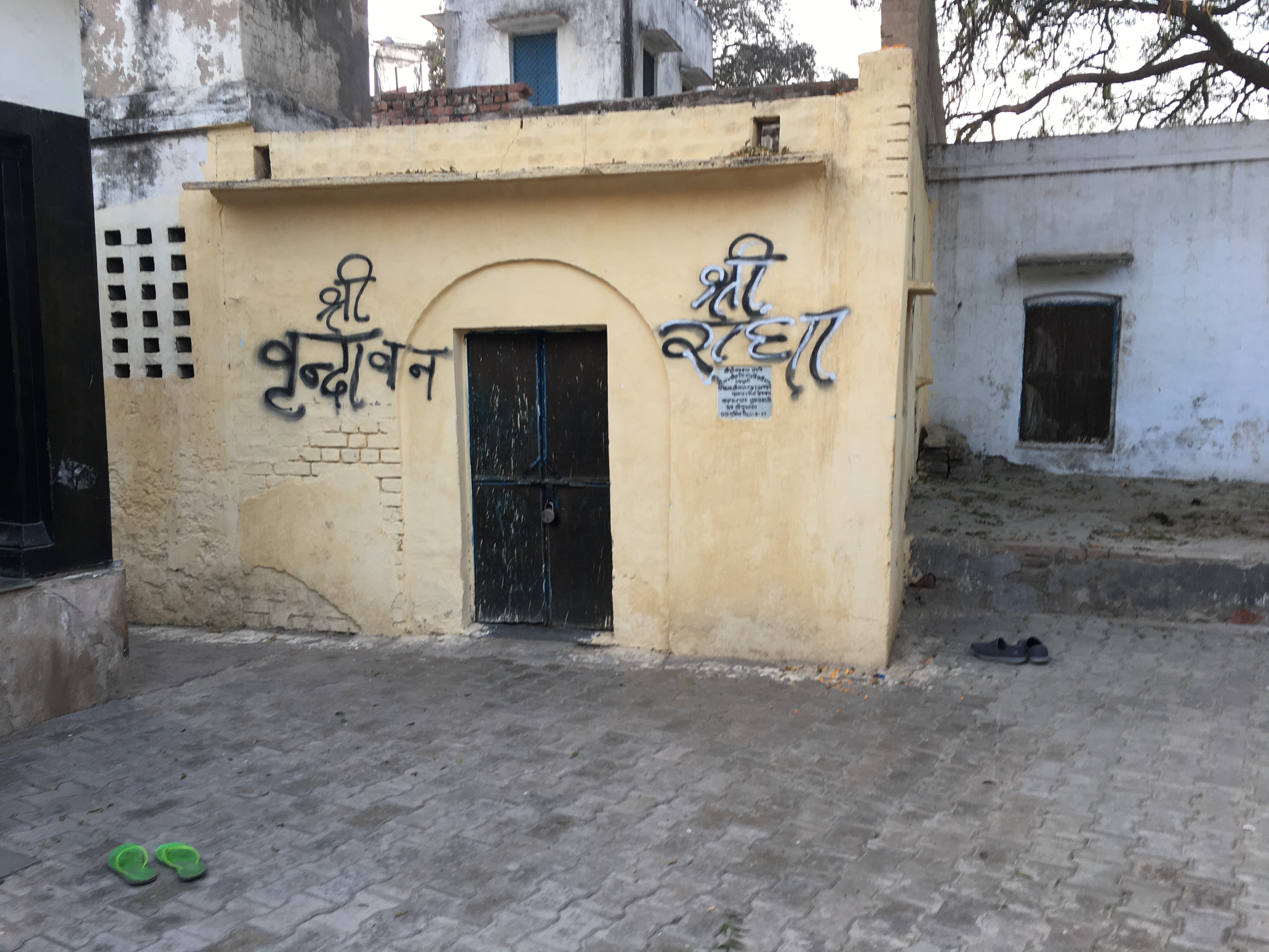 The place at Vrindavan where Shri Prabhodananda Sarasavati performed His Bhajana