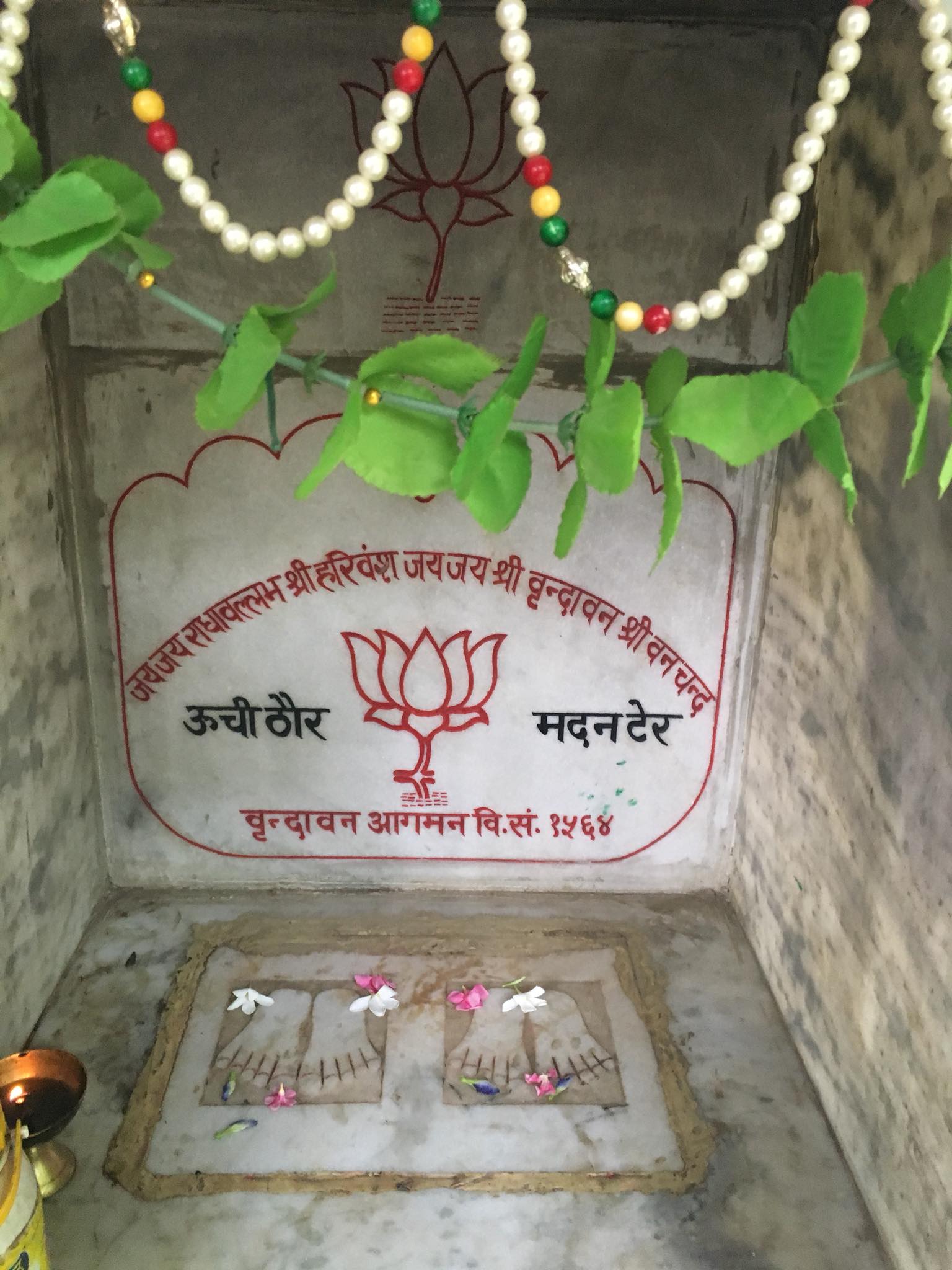 Shri Hit Harivansh Mahaprabhu, Rasik Saint of Vrindavan came to Vrindavan with Radha Vallabh Lalji in the Year 1506 establishing the deity in Kartik. This took place at Madan Tera (Unchi Thaur) in old Vrindavan.