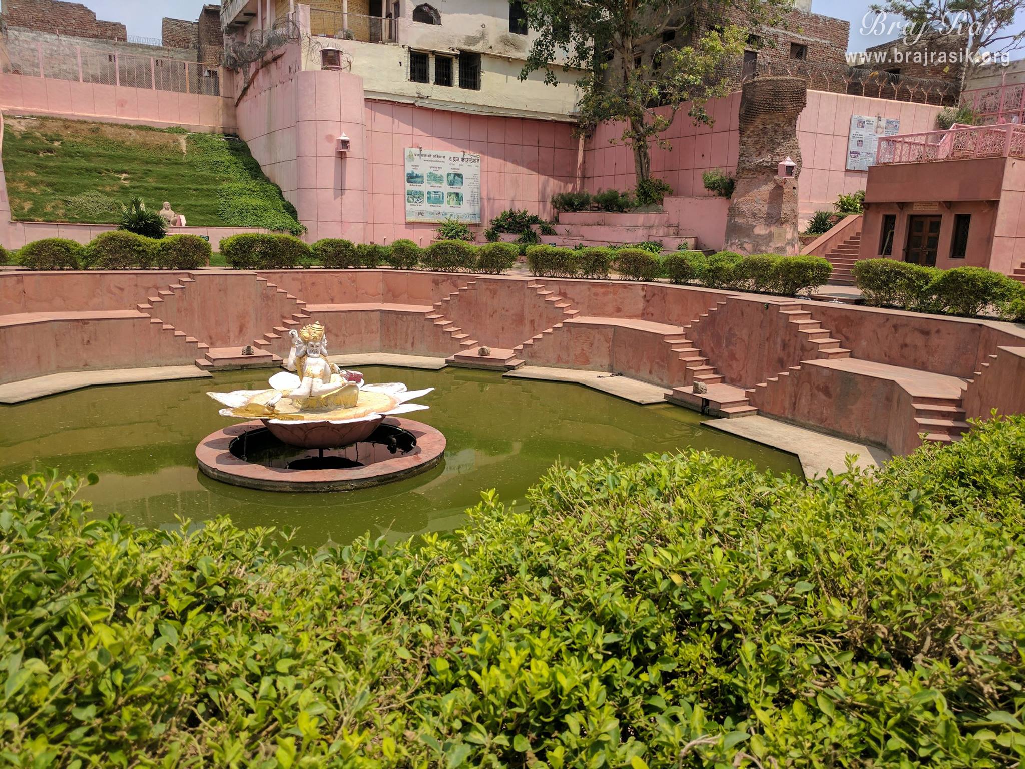Deity of Lord Brahma in Brahma Kund. Great saint Shri Bilva Mangal Thakur did Bhajan for a long time at this kund.