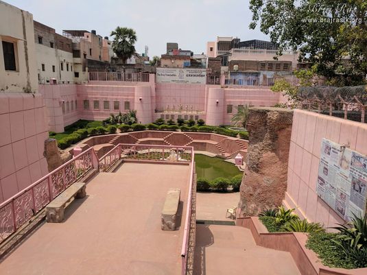 Stairs at Brahma Kund. Sri Chaitanya Mahaprabhu Himself glorified the importance of this historic kund and his disciple Srila Rupa Goswami found the deity of Vrinda Devi from this kund, which is now installed in Kamyavan.