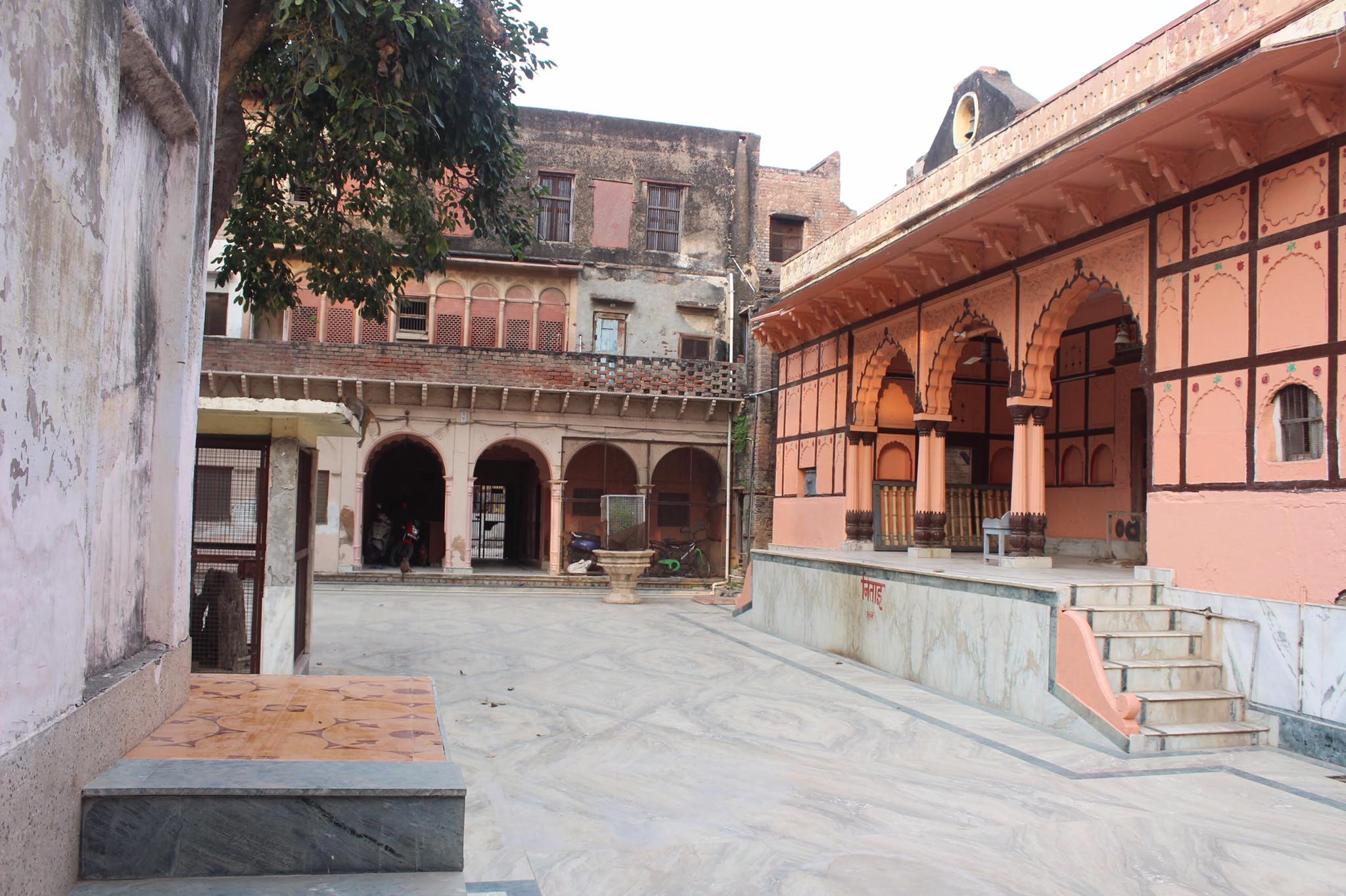 Inside view of Shringar Vat Temple.