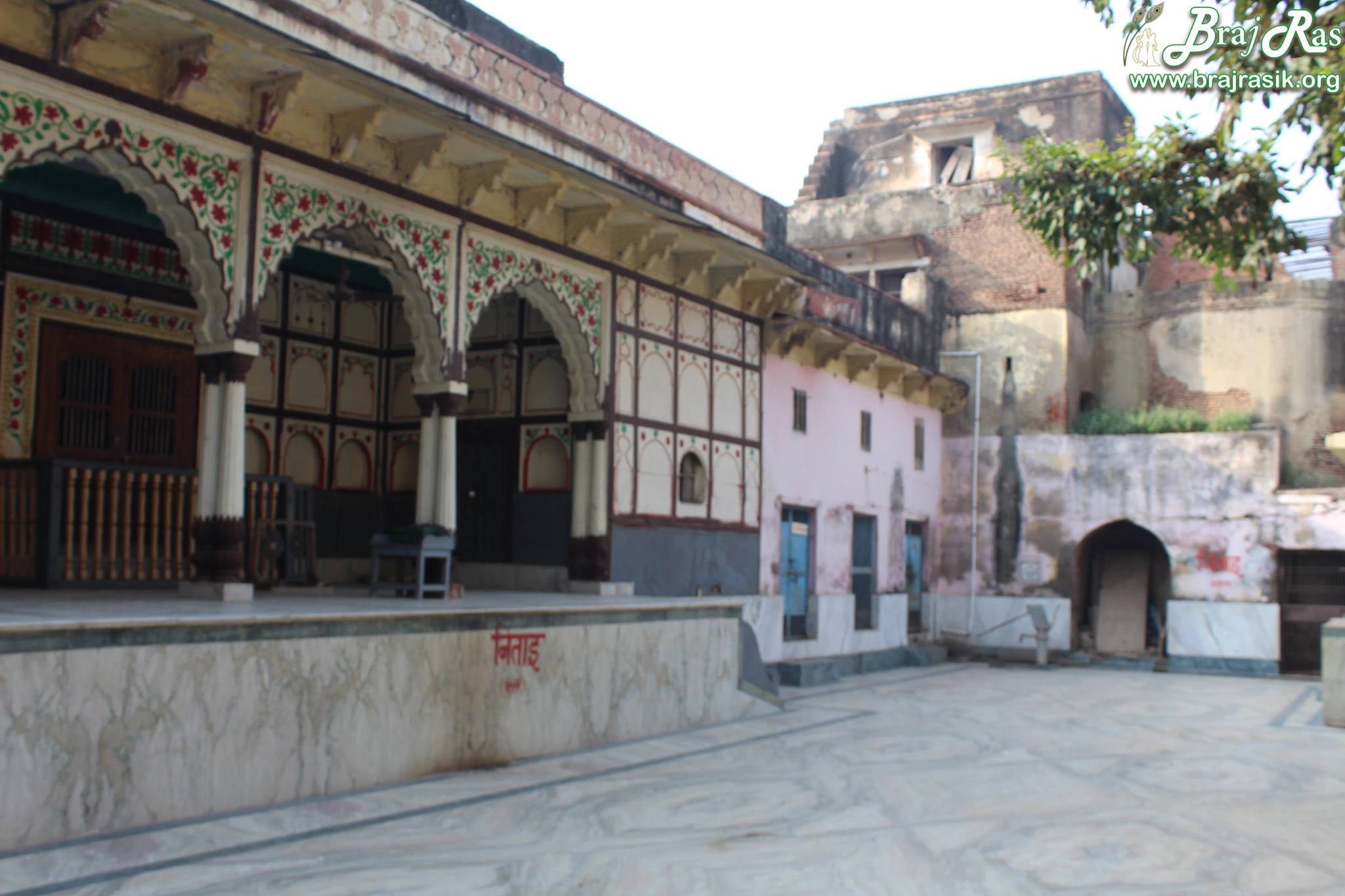 Distant view of Shringar Vat Temple.