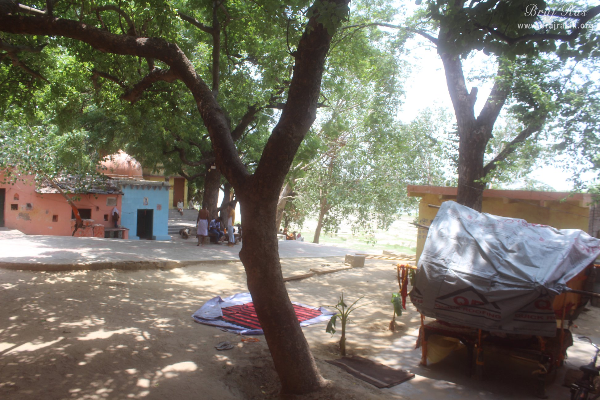 Outside view of Raskhan Samadhi place.