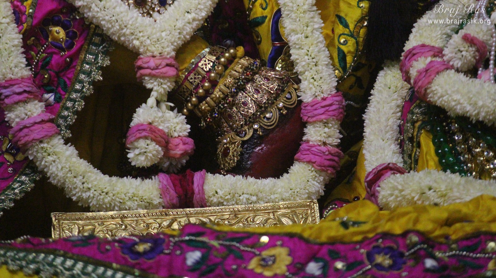 श्री राधावल्लभ लाल के चरण दर्शन