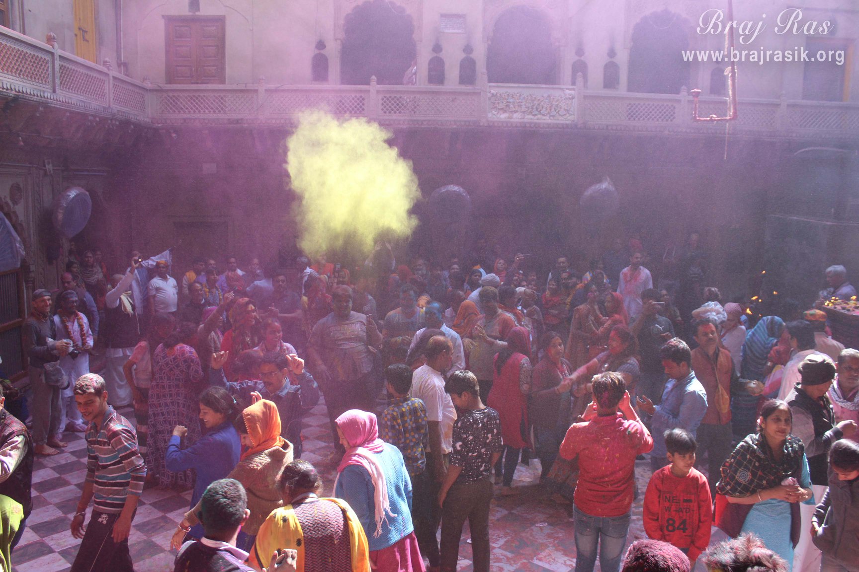 Holi utsav at Shri Radhavallabh Temple 