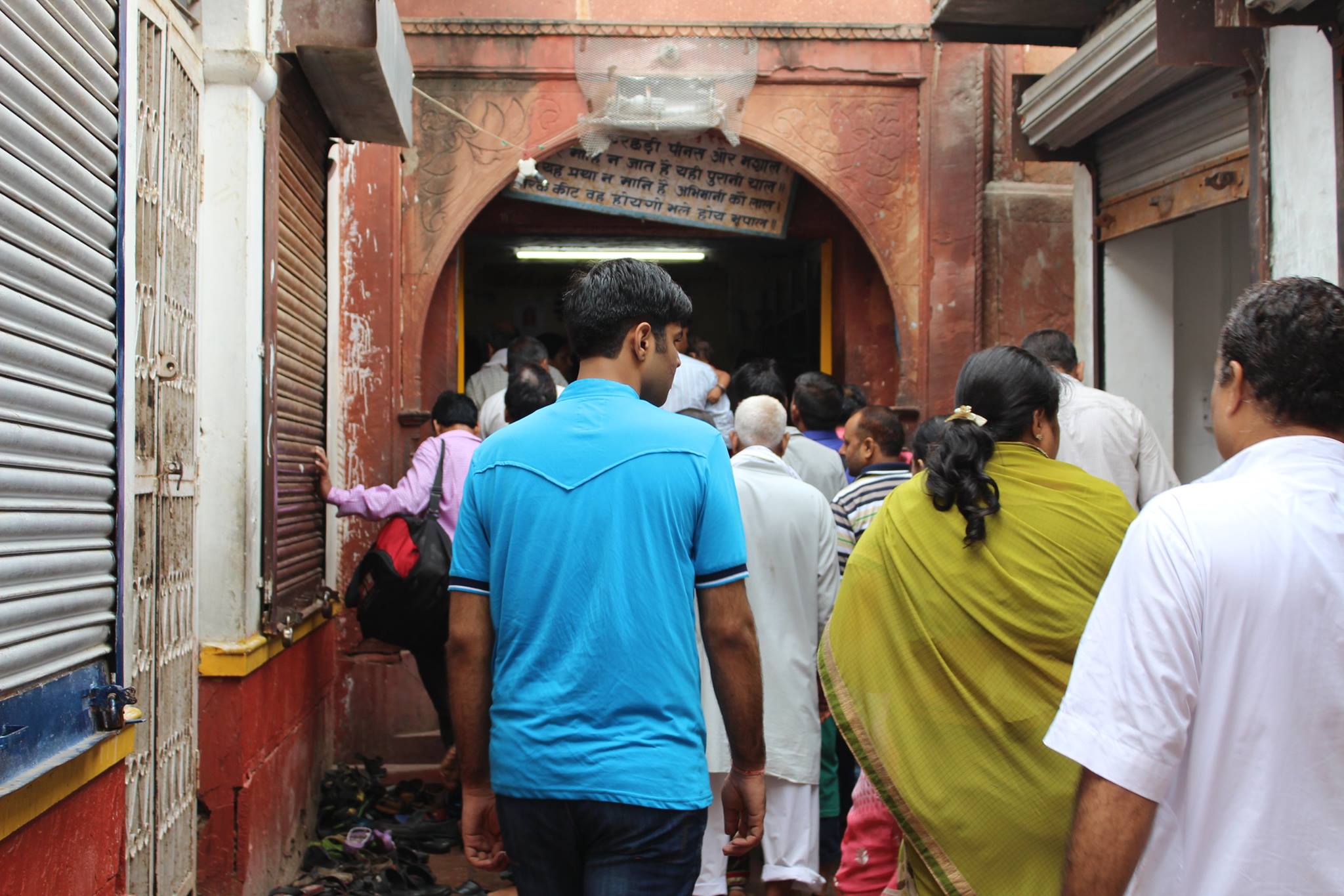 Way to the entry door of Shri Radhavallabh Temple