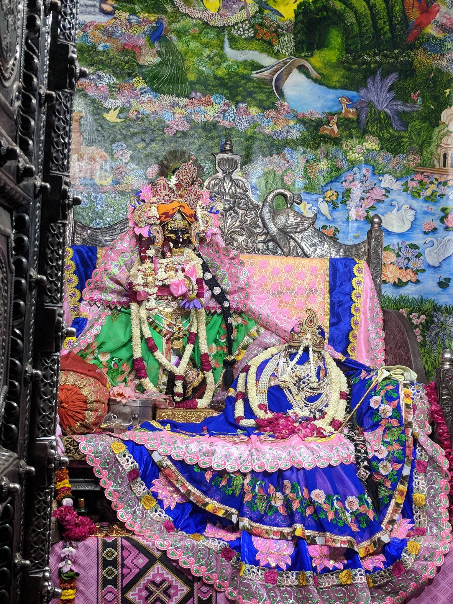 Beautiful darshan of Shri Radhavallabh Lal in blue, green and light pink attire.