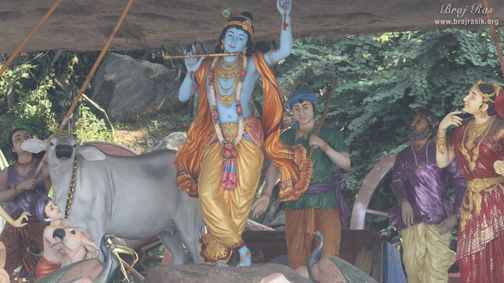 Close Darshan of Shri Krishna holding Govardhan Mountain in Prem Mandir
