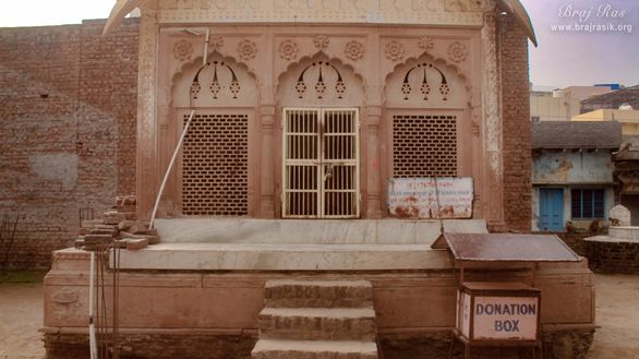 Front view of Shri Radharani Nupur Prapti Sthal at Shri Shyamanand Prabhu Samadhi Area.