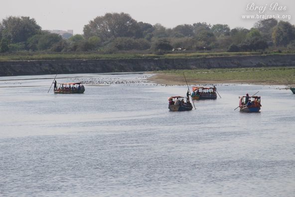 View of several boats in Shri Yamuna Ji 
