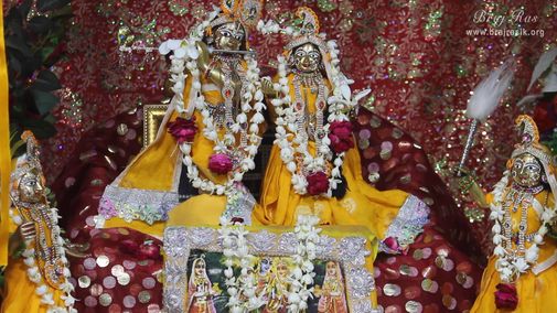Darshan of Shri Radha Krishna along with Lalita and Vishakha at Pyari Kunj, Vrindavan