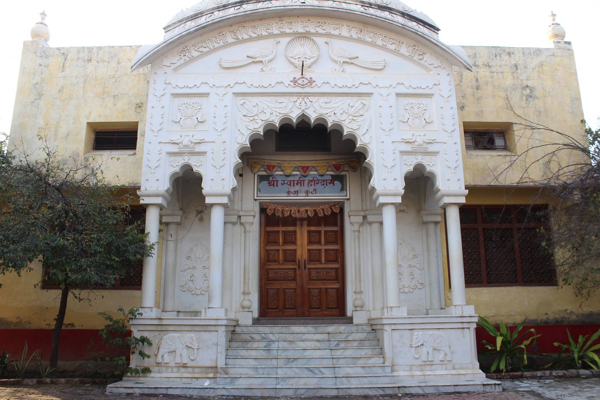 Front view of Swami Haridas Kunj Kuti, Vrindavan