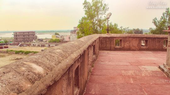 Corner view of the temple area of Shri Radha Madan Mohan Temple, Vrindavan