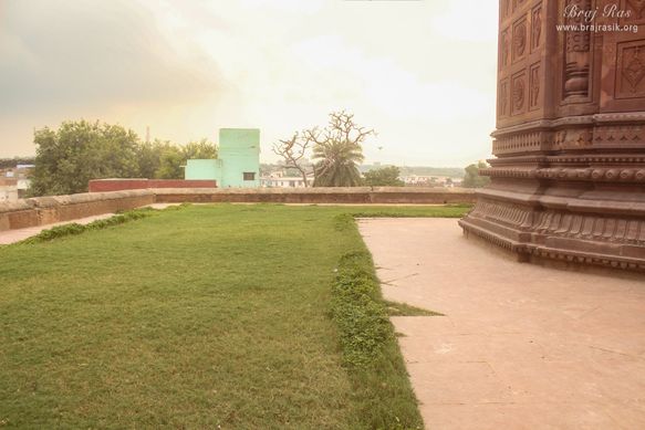 Close look of the temple area of Shri Radha Madan Mohan Temple, Vrindavan