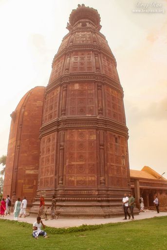 Full view of the dome of Shri Radha Madan Mohan Temple, Vrindavan