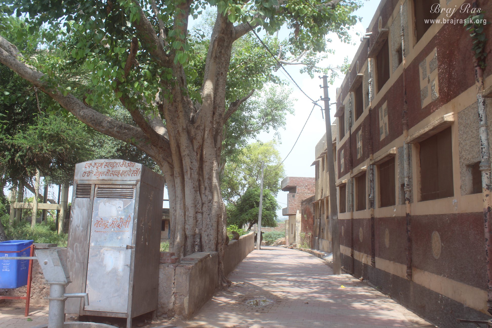 Kunj Gali in Gokul Mahavan