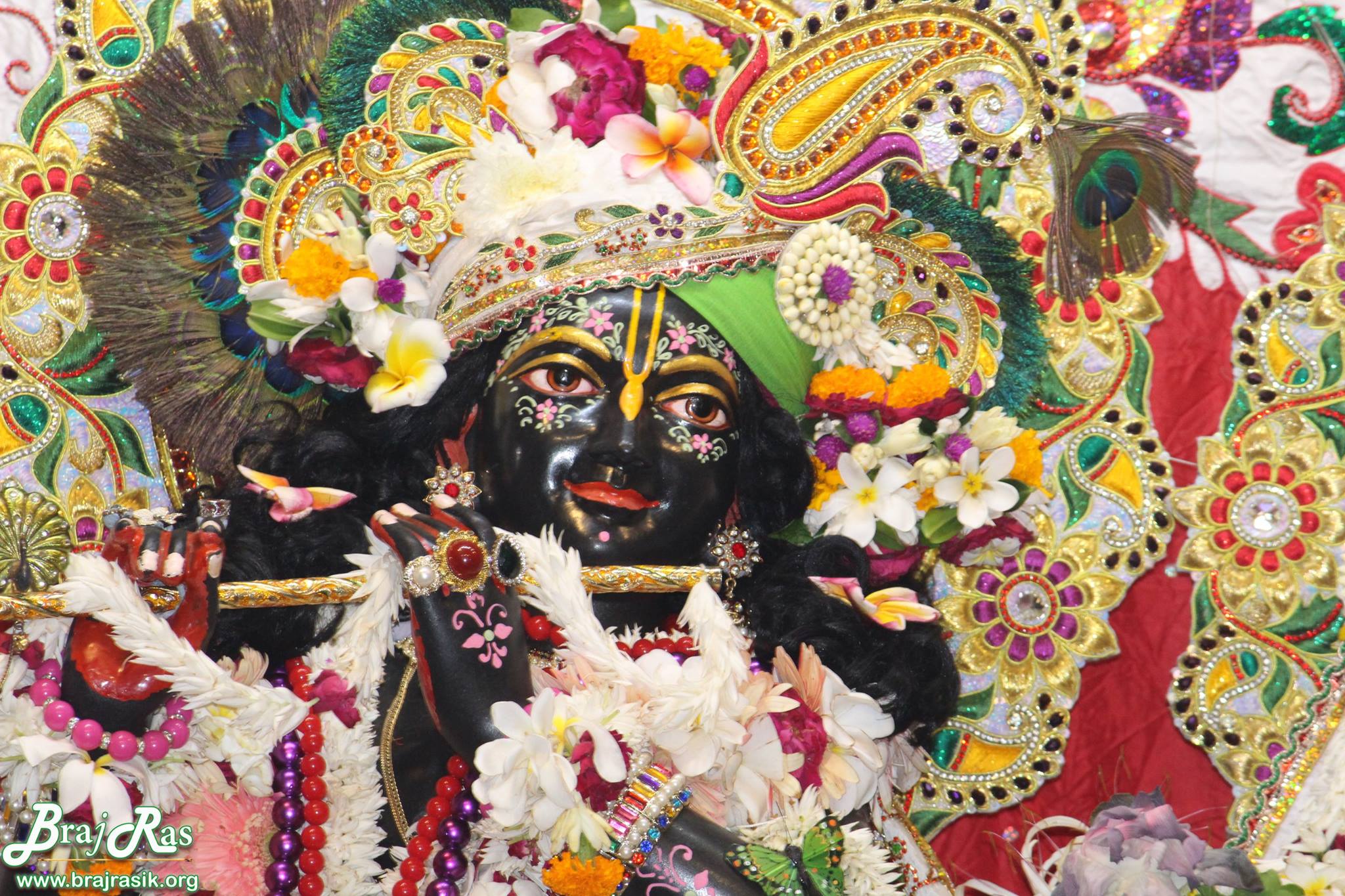 Beautiful close Darshan of Shri Krishna in Krishna Balram Temple, Vrindavan ISKCON
