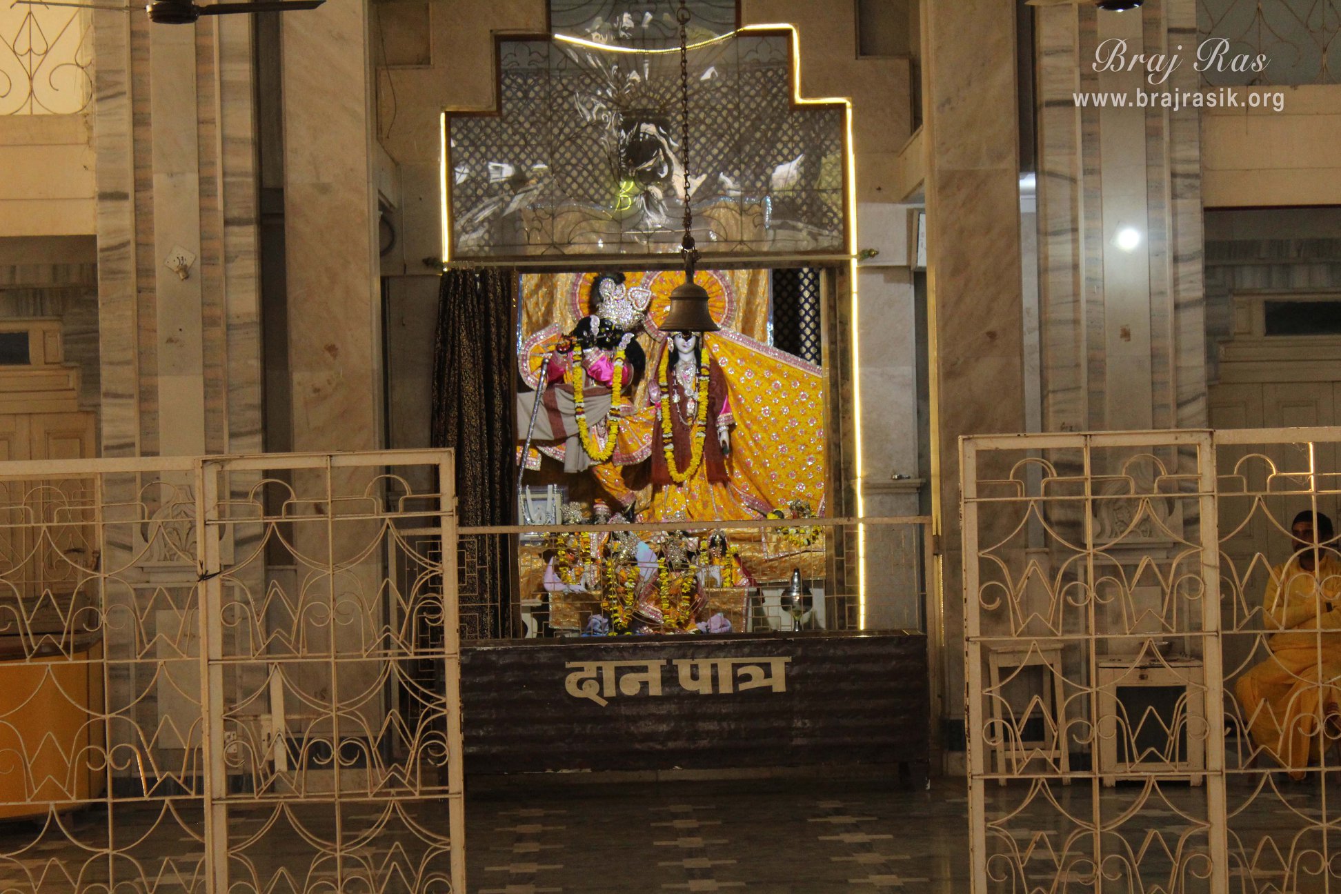 Darshan of Shri Radha Krishna from courtyard in Pagal Baba Ashram