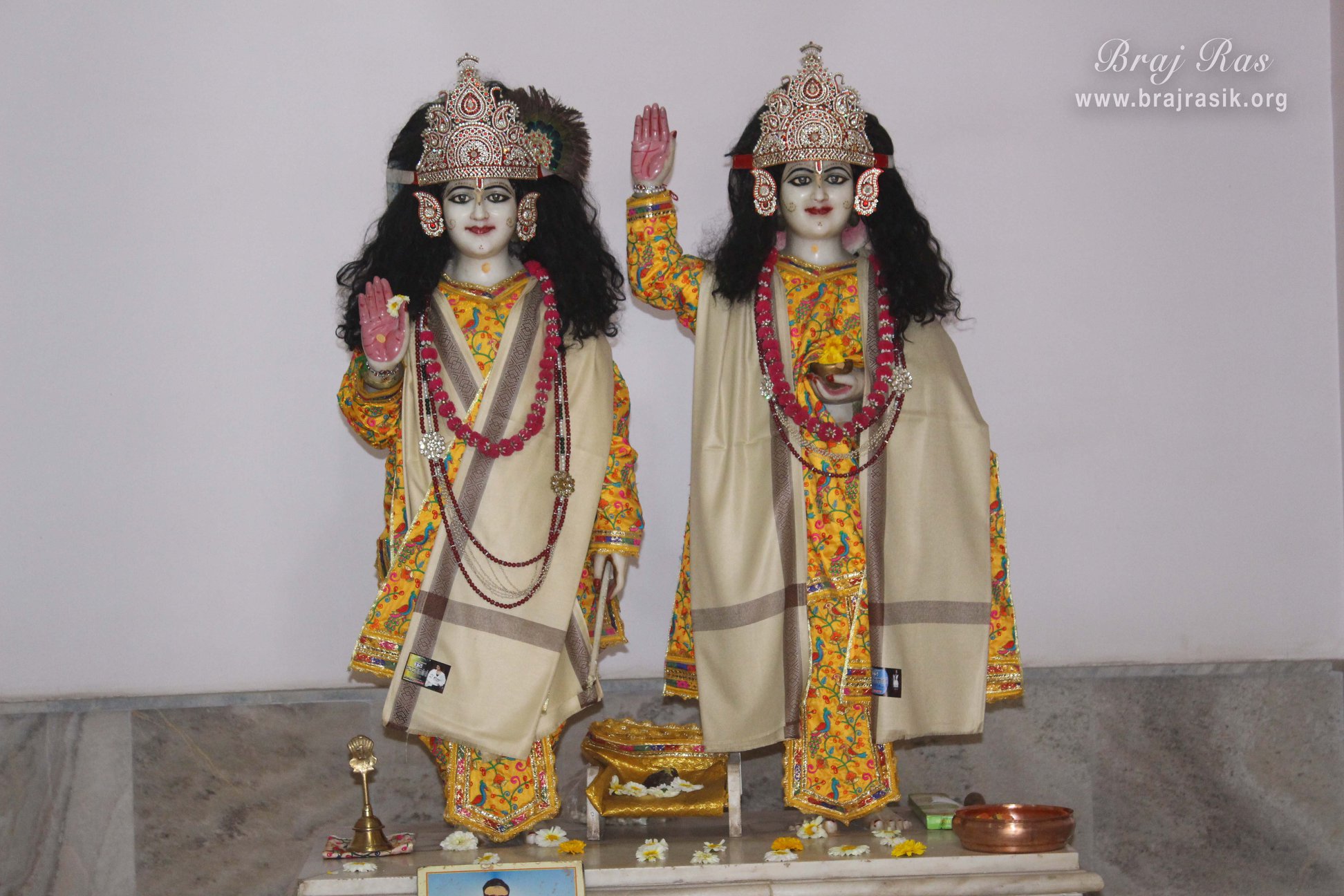 Darshan of Shri Krishna Balram in Pagal Baba Ashram