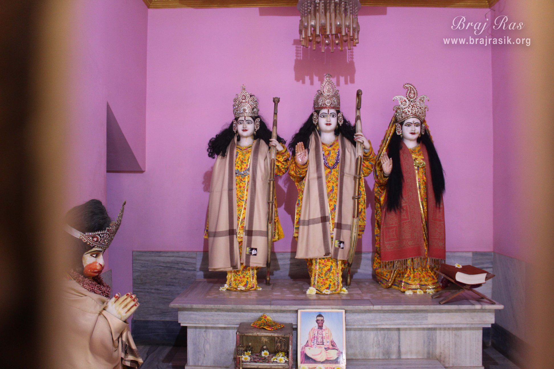 Darshan of Shri Sita Ram Ji with Lakshman in Pagal Baba Ashram