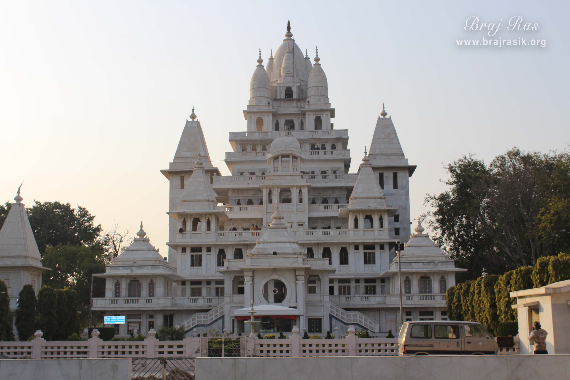 Front view of Pagal Baba Ashram