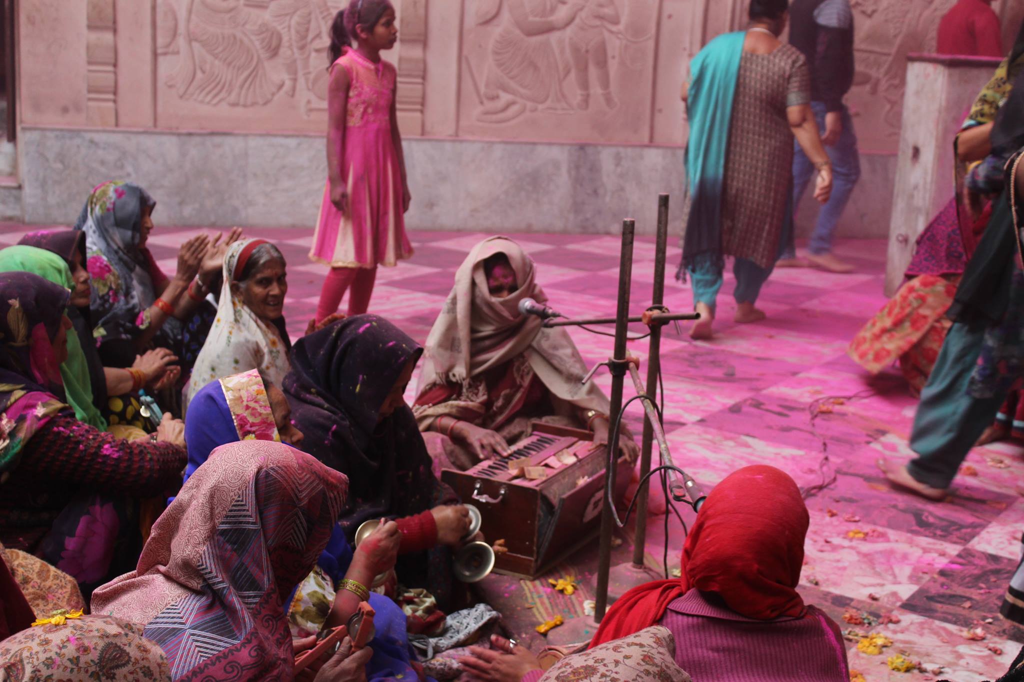 Kirtan at Holi festival at Shri Radha Damodar Temple, Vrindavan