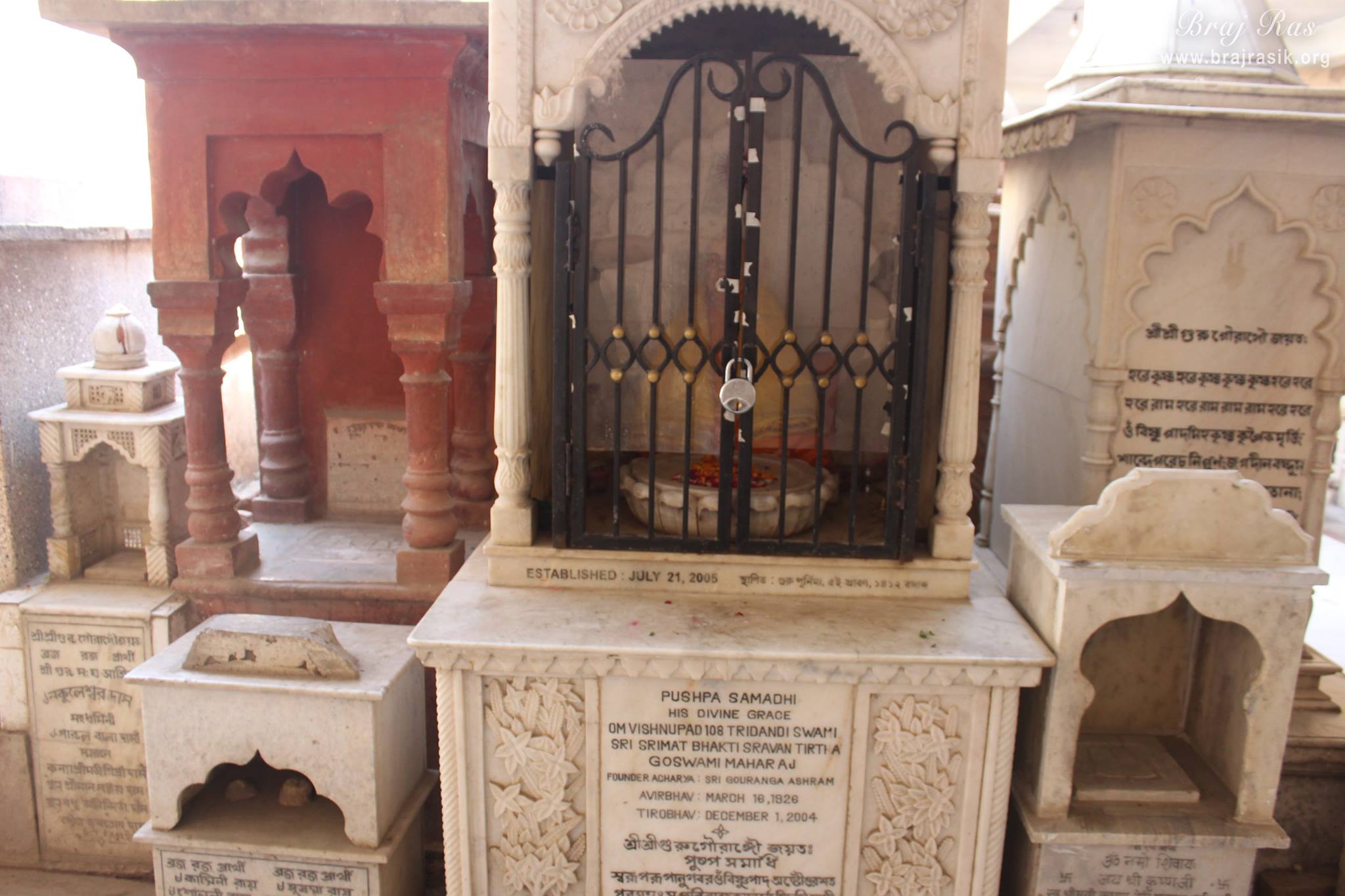 Pushpa Samadhi of Shri Bhakti Shravan Tirtha Goswami at Shri Radha Damodar Temple, Vrindavan