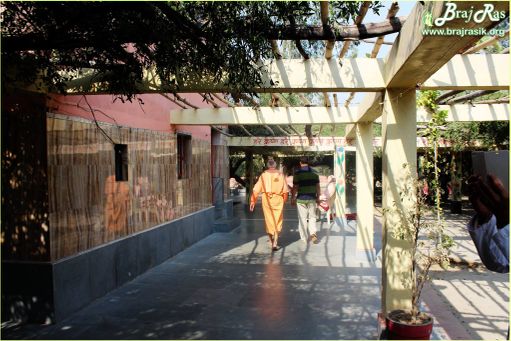 Inside darshan at Teira/Tera Kadamb or Ter Kadam - Nandgaun