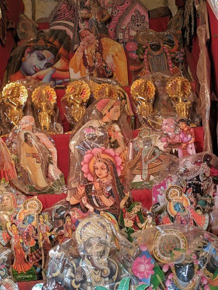 Cutout of Jagadguru Shri Kripaluji Maharaj, Shri Hita Harivansh Ji and Radha Krishna at Vrindavan 
