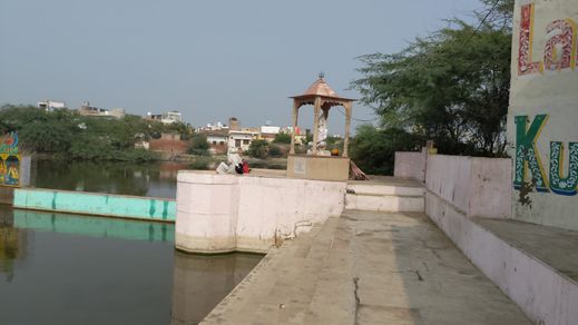 Side view of Lalita Kund, Govardhan