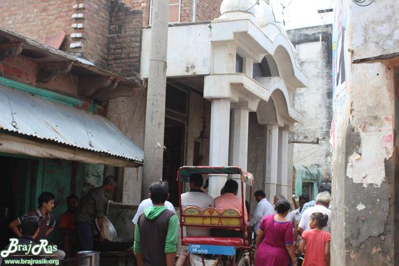 View of kunj gali of Shri Gopeshwar or Gopishwar Mahadev, Vrindavan