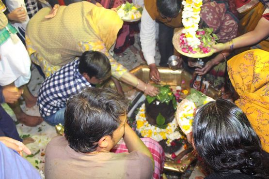 Devotees offering flowers to lord shiva at Shri Gopeshwar or Gopishwar Mahadev, Vrindavan