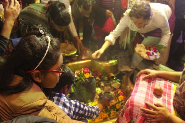 Devotees offering betel and flowers to lord shiva  at Shri Gopeshwar or Gopishwar Mahadev, Vrindavan