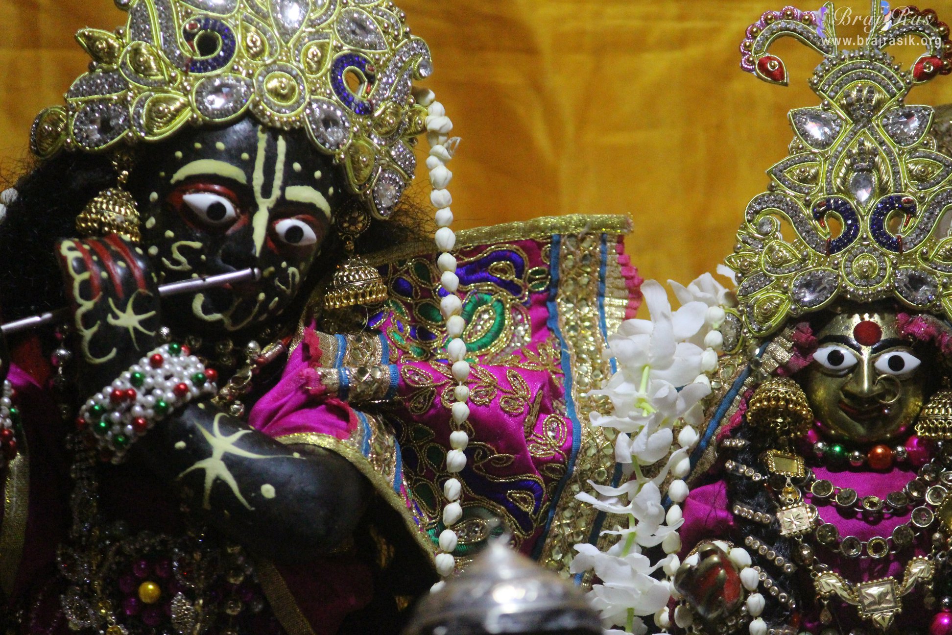 Close darshan of Shri Radha Krishna at Shri Radha Gokulananda Temple, Vrindavan